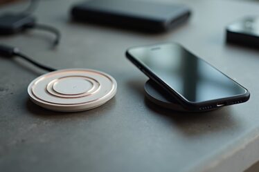 Porównanie Qi2 i MagSafe